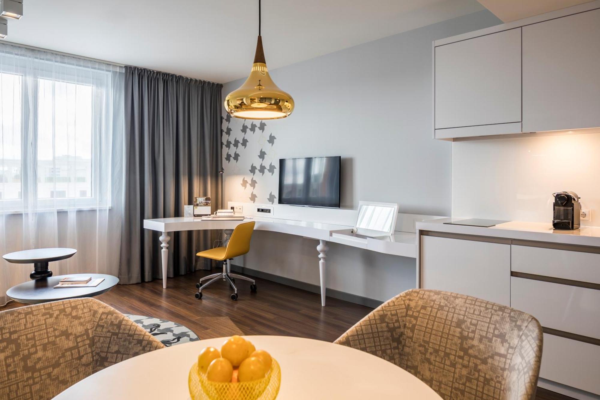 Deluxe One-Bedroom Apartment